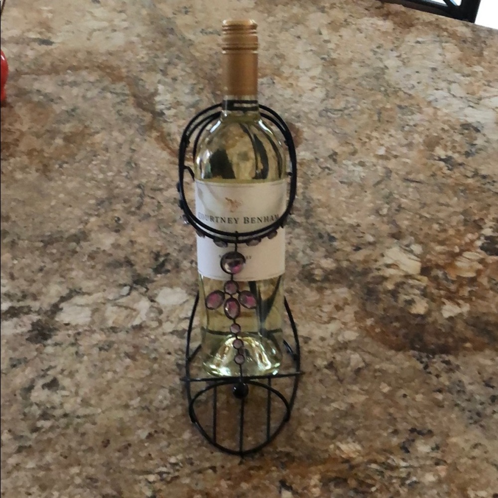 Wine bottle holder
